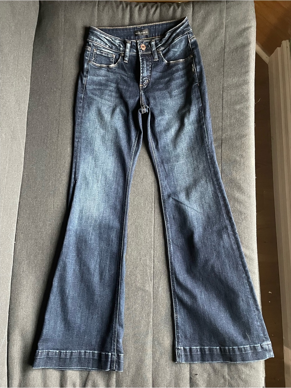 Silver women’s midrise flare medium wash denim jeans 25/31 faded style wide cuff